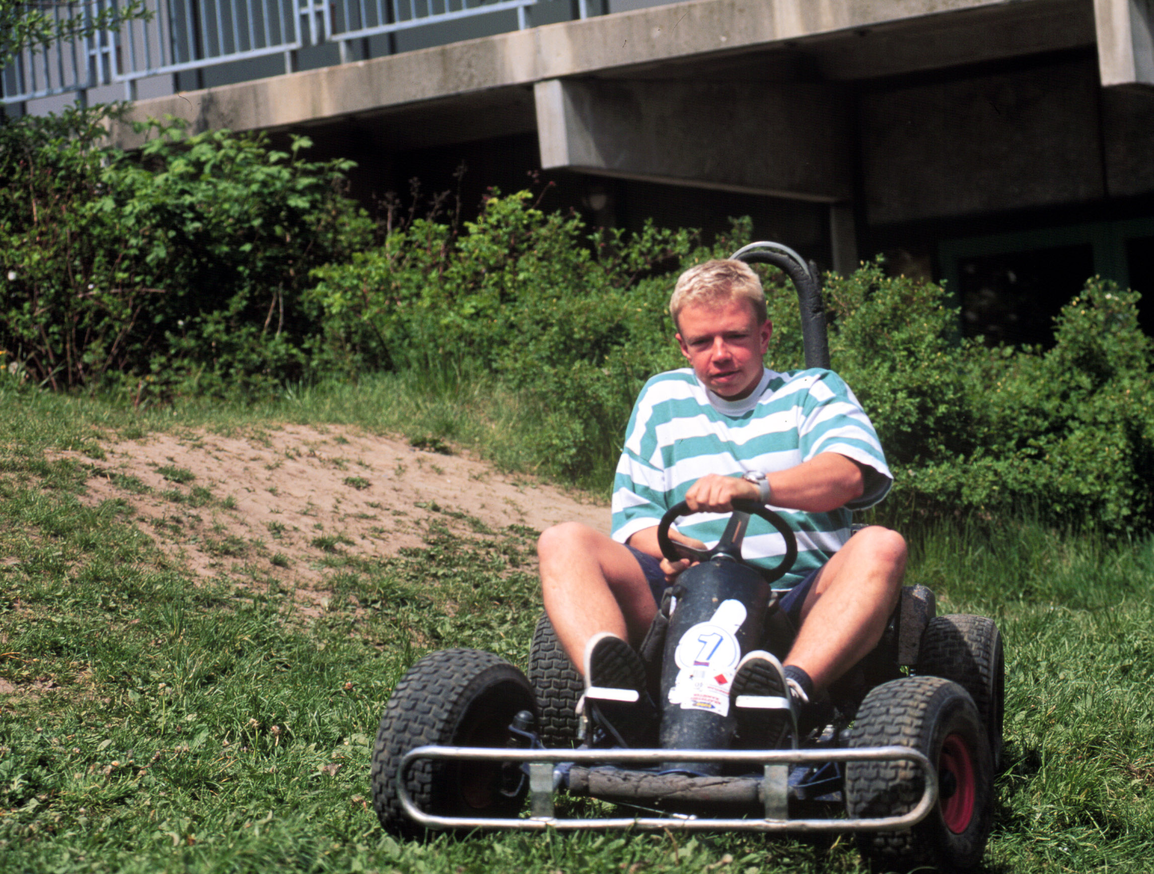 2001-06-17_CKK-mooncar4.jpg